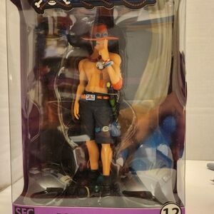 Onepiece Black and Orange Hat Figure